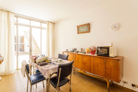 Casa para alugar com 270m², 4 quartos e 5 vagas Casa para alugar com 270m², 4 quartos e 5 vagasCopa