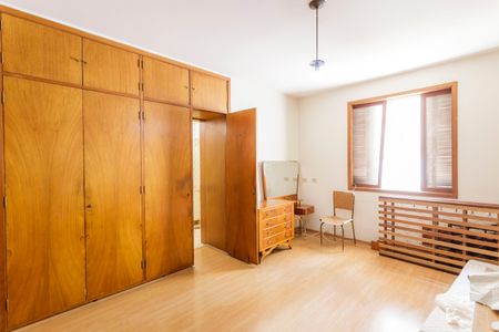 Casa para alugar com 270m², 4 quartos e 5 vagas Casa para alugar com 270m², 4 quartos e 5 vagasSuíte 2