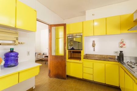 Casa para alugar com 270m², 4 quartos e 5 vagas Casa para alugar com 270m², 4 quartos e 5 vagasCozinha