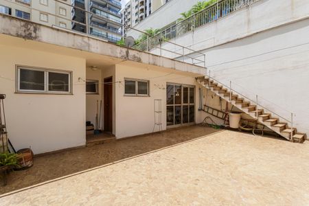 Casa para alugar com 270m², 4 quartos e 5 vagas Casa para alugar com 270m², 4 quartos e 5 vagasQuintal