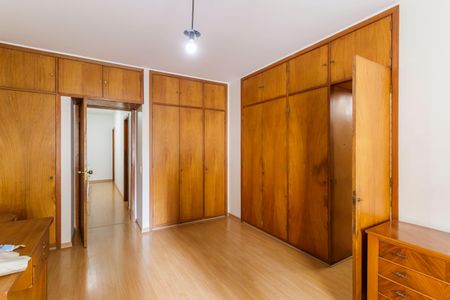 Casa para alugar com 270m², 4 quartos e 5 vagas Casa para alugar com 270m², 4 quartos e 5 vagasSuíte 2