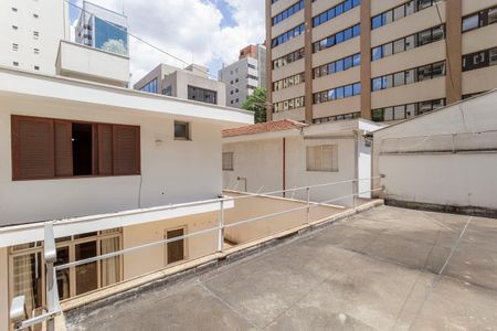 Casa para alugar com 270m², 4 quartos e 5 vagas Casa para alugar com 270m², 4 quartos e 5 vagasQuintal
