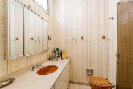 Casa para alugar com 270m², 4 quartos e 5 vagas Casa para alugar com 270m², 4 quartos e 5 vagasBanheiro da Suíte 1