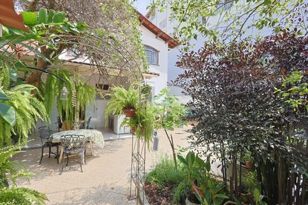 Casa à venda com 335m², 5 quartos e 3 vagasQuintal