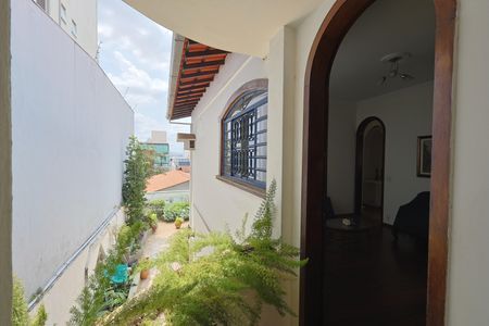 Casa à venda com 335m², 5 quartos e 3 vagasEntrada
