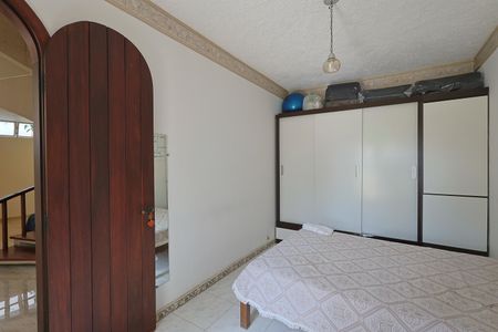 Casa à venda com 335m², 5 quartos e 3 vagasQuarto 4