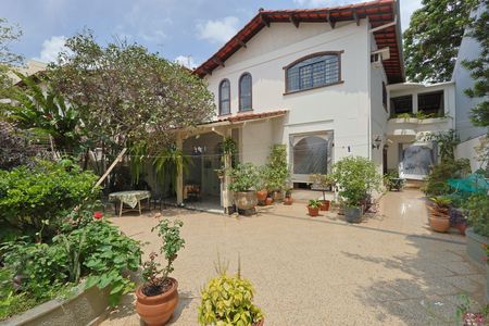 Casa à venda com 335m², 5 quartos e 3 vagasQuintal