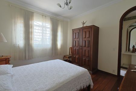 Casa à venda com 335m², 5 quartos e 3 vagasQuarto 3