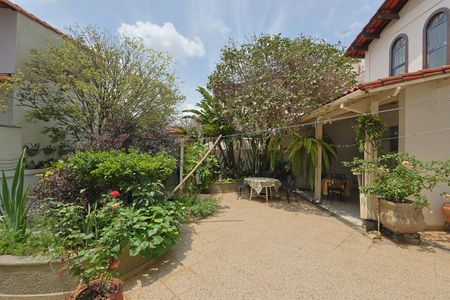 Casa à venda com 335m², 5 quartos e 3 vagasQuintal