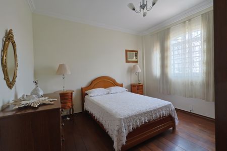 Casa à venda com 335m², 5 quartos e 3 vagasQuarto 3