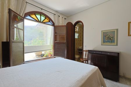 Casa à venda com 335m², 5 quartos e 3 vagasQuarto 5