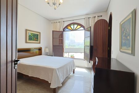 Casa à venda com 335m², 5 quartos e 3 vagasQuarto 5