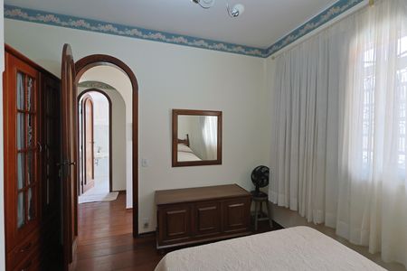 Casa à venda com 335m², 5 quartos e 3 vagasQuarto 3