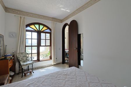 Casa à venda com 335m², 5 quartos e 3 vagasQuarto 4