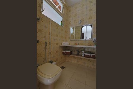 Casa à venda com 335m², 5 quartos e 3 vagasBanheiro 2