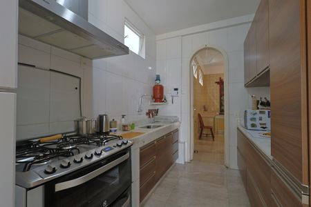 Casa à venda com 335m², 5 quartos e 3 vagasCozinha