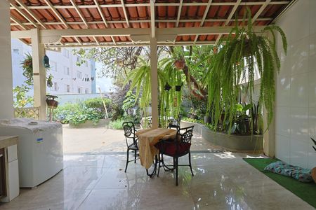 Casa à venda com 335m², 5 quartos e 3 vagasÁrea de Serviço