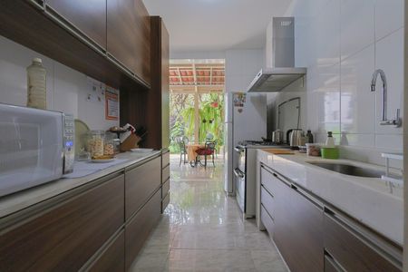 Casa à venda com 335m², 5 quartos e 3 vagasCozinha