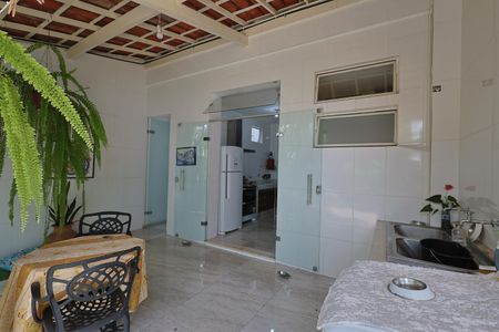 Casa à venda com 335m², 5 quartos e 3 vagasÁrea de Serviço