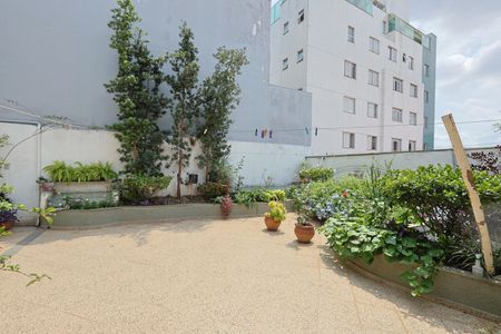 Casa à venda com 335m², 5 quartos e 3 vagasQuintal