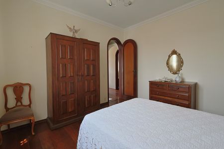 Casa à venda com 335m², 5 quartos e 3 vagasQuarto 3