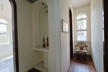 Casa à venda com 335m², 5 quartos e 3 vagasCorredor