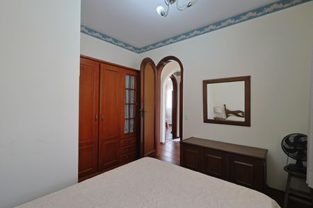 Casa à venda com 335m², 5 quartos e 3 vagasQuarto 1