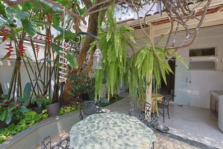 Casa à venda com 335m², 5 quartos e 3 vagasQuintal