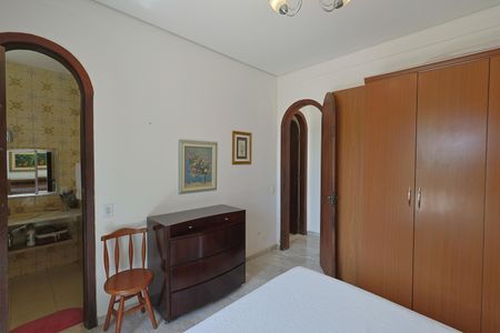 Casa à venda com 335m², 5 quartos e 3 vagasQuarto 5