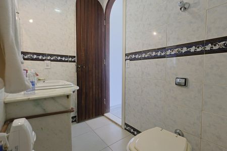 Casa à venda com 335m², 5 quartos e 3 vagasBanheiro 3