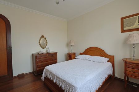 Casa à venda com 335m², 5 quartos e 3 vagasQuarto 3