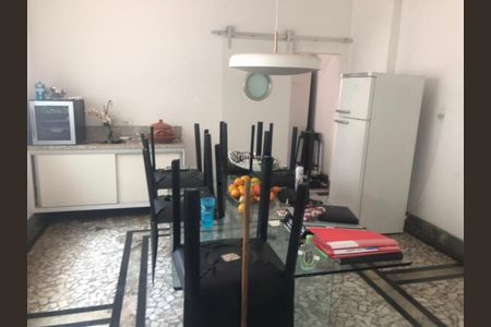 Casa à venda com 170m², 3 quartos e 5 vagas