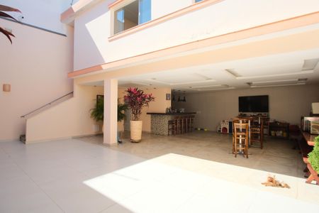 Casa à venda com 290m², 4 quartos e 5 vagasQuintal