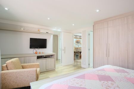 Casa à venda com 290m², 4 quartos e 5 vagasSuíte 2