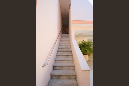 Casa à venda com 290m², 4 quartos e 5 vagasEscada