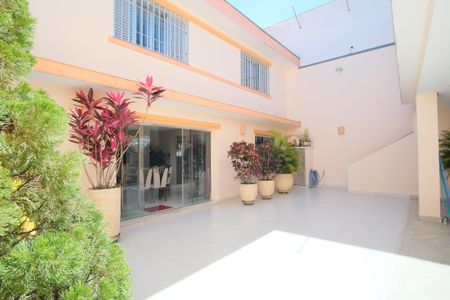Casa à venda com 290m², 4 quartos e 5 vagasQuintal