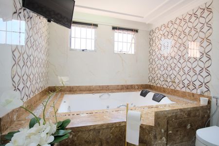 Casa à venda com 290m², 4 quartos e 5 vagasBanheiro da Suíte 4