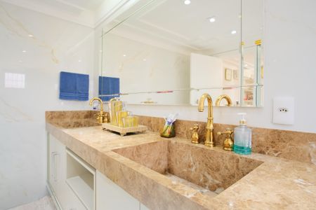 Casa à venda com 290m², 4 quartos e 5 vagasBanheiro da Suíte 4