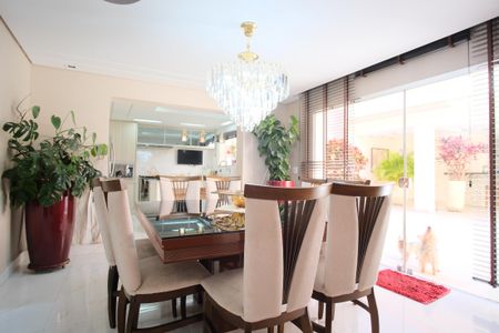 Casa à venda com 290m², 4 quartos e 5 vagasSala de Jantar