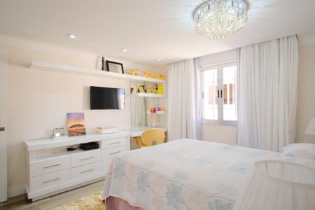 Casa à venda com 290m², 4 quartos e 5 vagasSuíte 3