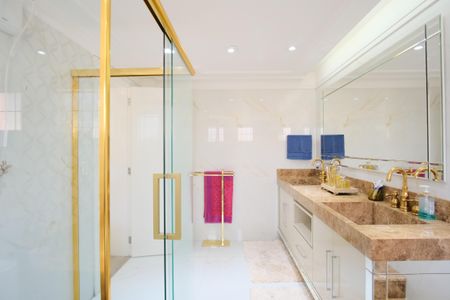 Casa à venda com 290m², 4 quartos e 5 vagasBanheiro da Suíte 4