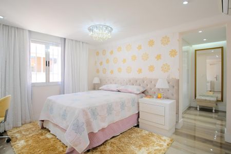 Casa à venda com 290m², 4 quartos e 5 vagasSuíte 3