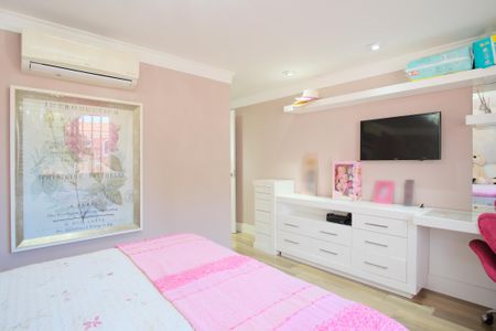 Casa à venda com 290m², 4 quartos e 5 vagasSuíte 1