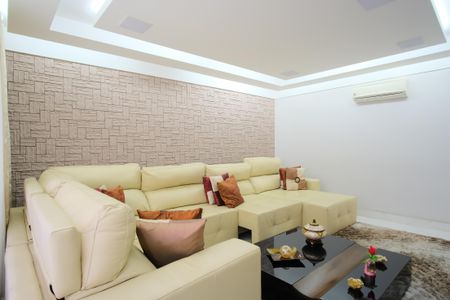 Casa à venda com 290m², 4 quartos e 5 vagasSala de TV