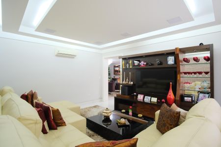 Casa à venda com 290m², 4 quartos e 5 vagasSala de TV