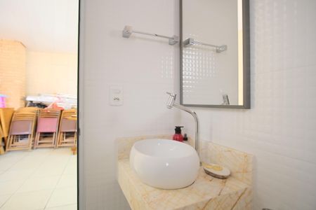 Casa à venda com 290m², 4 quartos e 5 vagasBanheiro de serviço 2