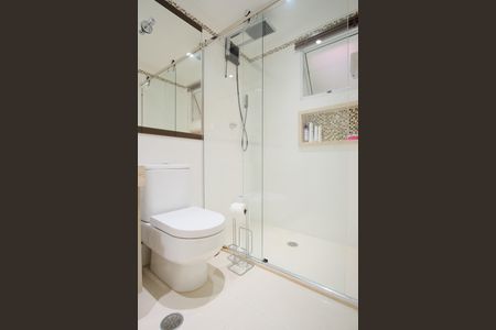 Casa à venda com 290m², 4 quartos e 5 vagasBanheiro da Suíte 2