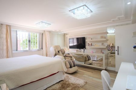 Casa à venda com 290m², 4 quartos e 5 vagasSuíte 4