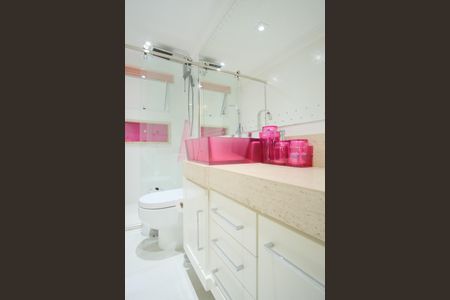 Casa à venda com 290m², 4 quartos e 5 vagasBanheiro da Suíte 1