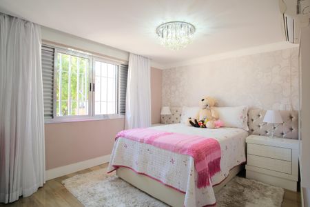 Casa à venda com 290m², 4 quartos e 5 vagasSuíte 1